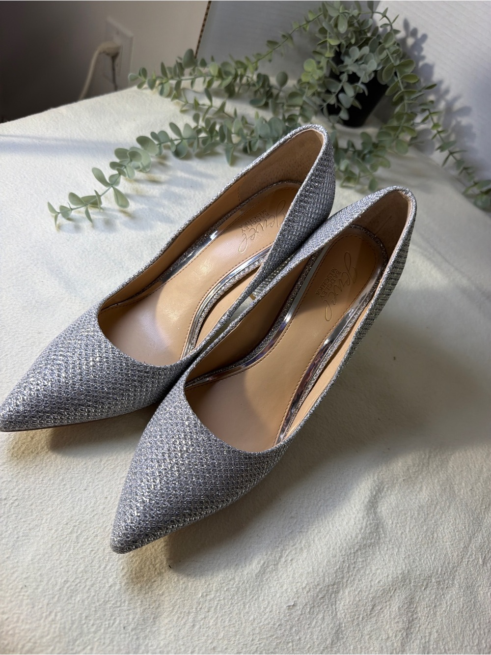 Jewel Badgley Mischka Silver Glitter Pumps Heels Size 7.5 Pointed Toe - Picture 5 of 13